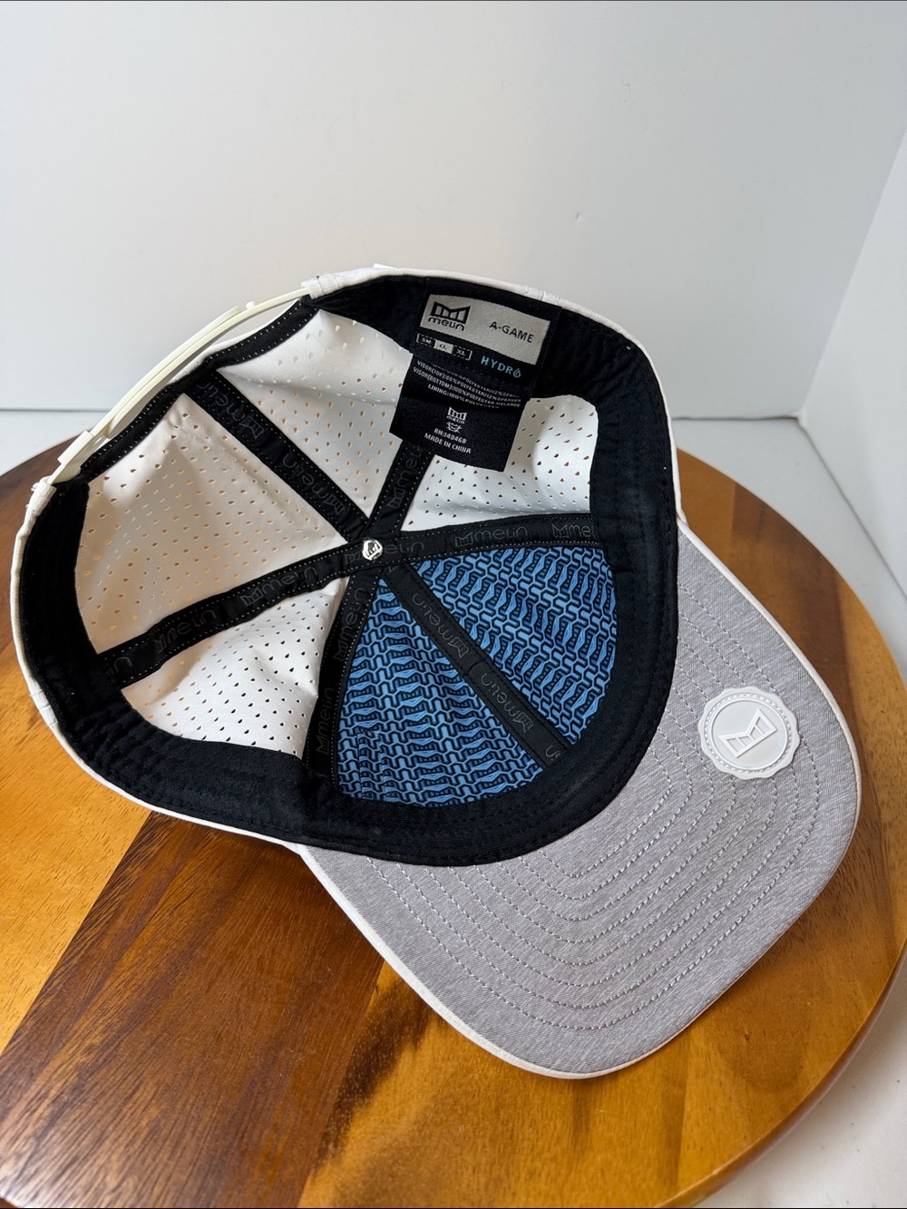Melin white A-Game Hydro hat, clean, size CL,
Minor stains and discoloration. - Picture 7 of 14